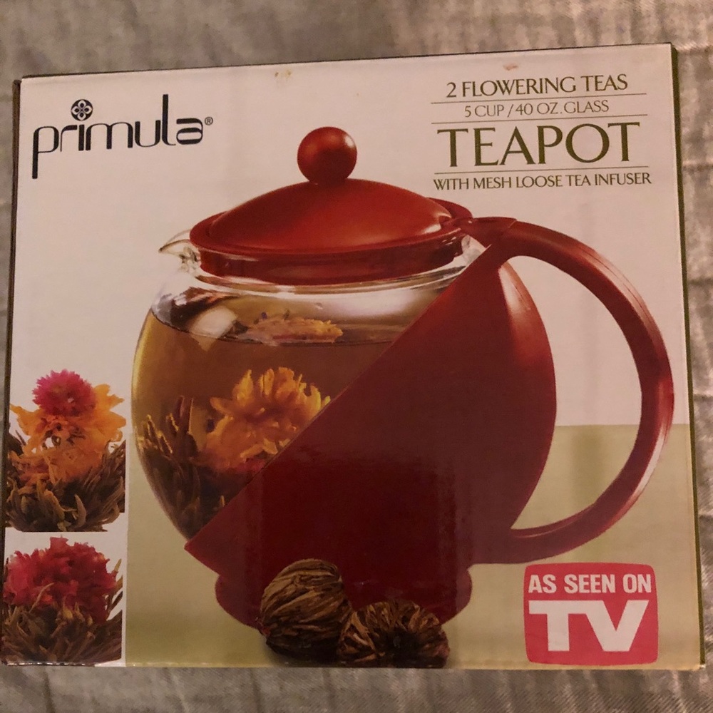 Primula red tea pot with 2 flowering teas. New in Box.